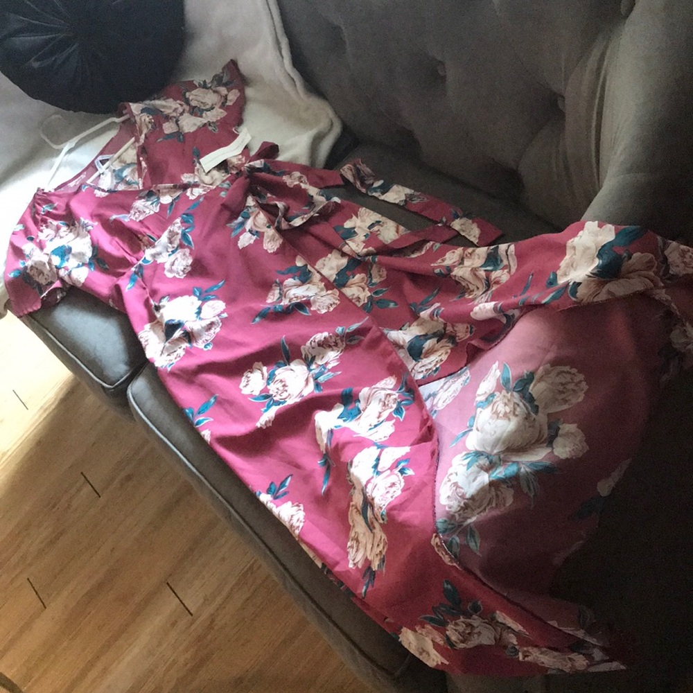 Beautiful floral dress (Size: M)